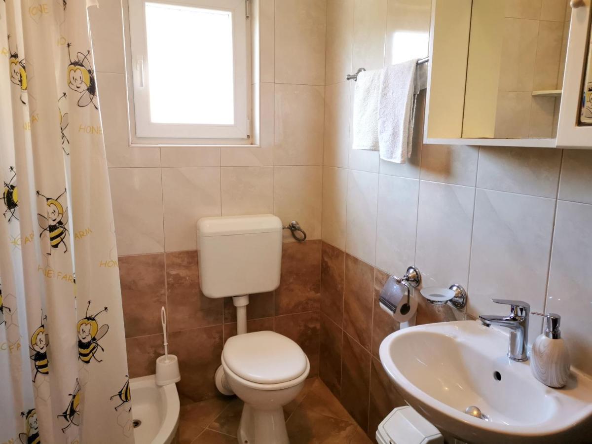 Apartment Brala Posedarje Bagian luar foto